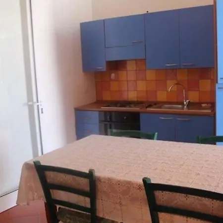 Lägenhet Accogliente Casa A 500 M Dal Mare