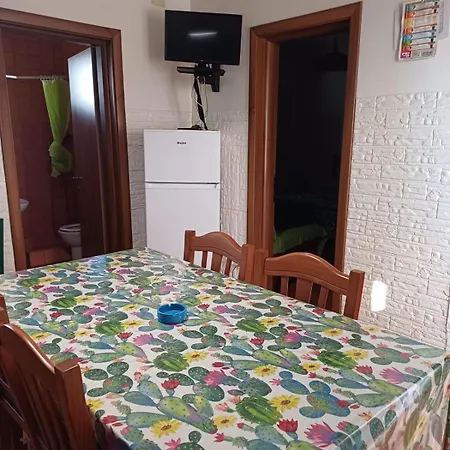 Lägenhet Accogliente Casa A 500 M Dal Mare